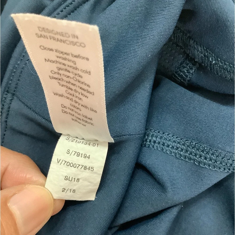 Athleta Mesh Contender Capri - Picture 6 of 7